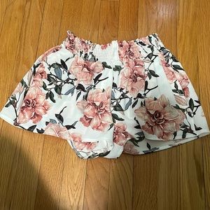 I’m selling these shorts. The brand is Bear dance. It’s a size small.